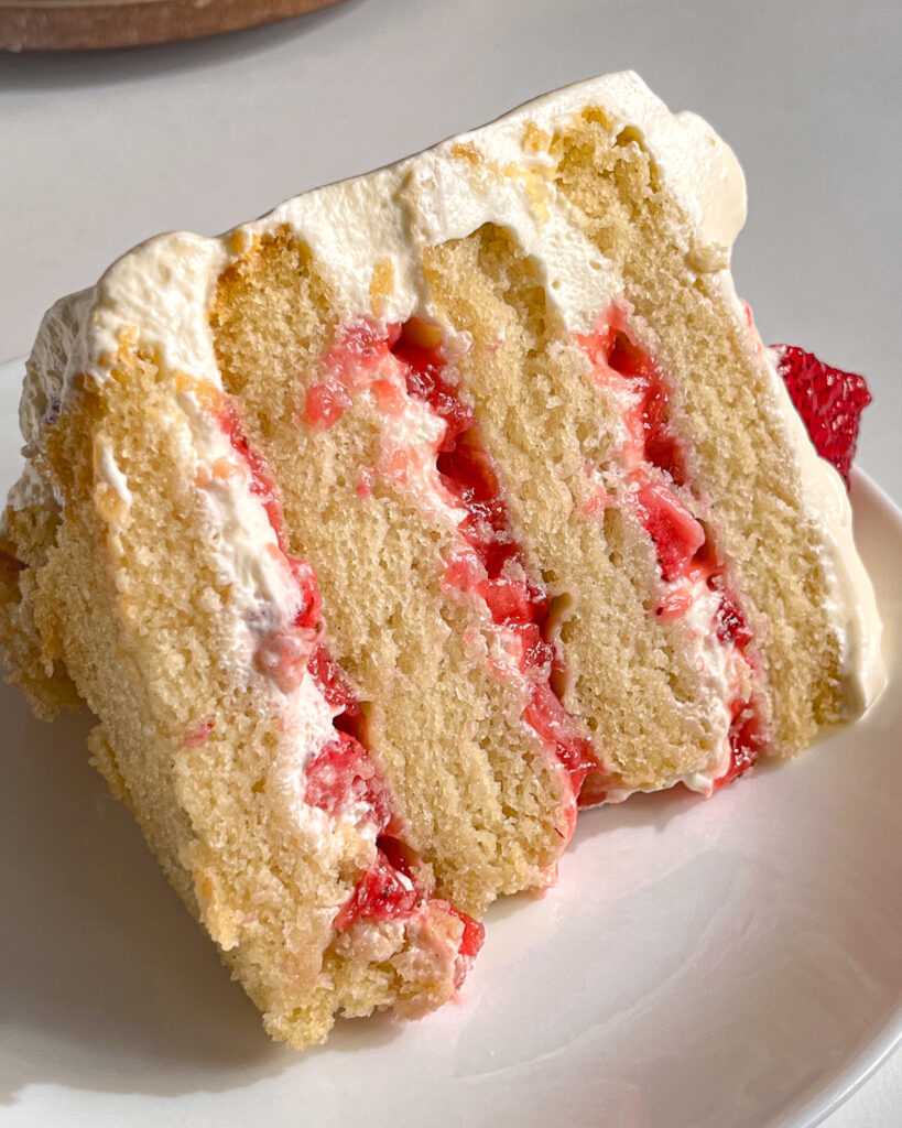 How to bake a fluffy strawberry and cream sponge cake