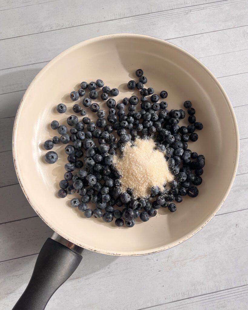 homemade blueberry compote step1