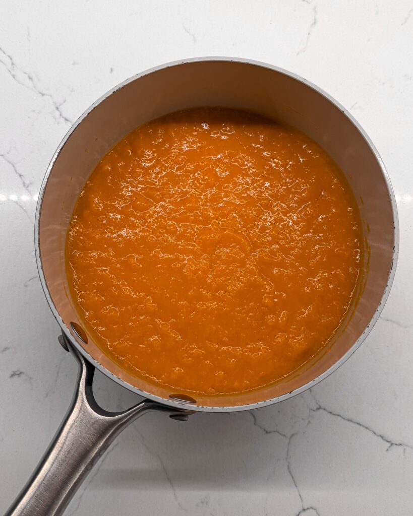 Fresh Alphonso mango puree for mango cake