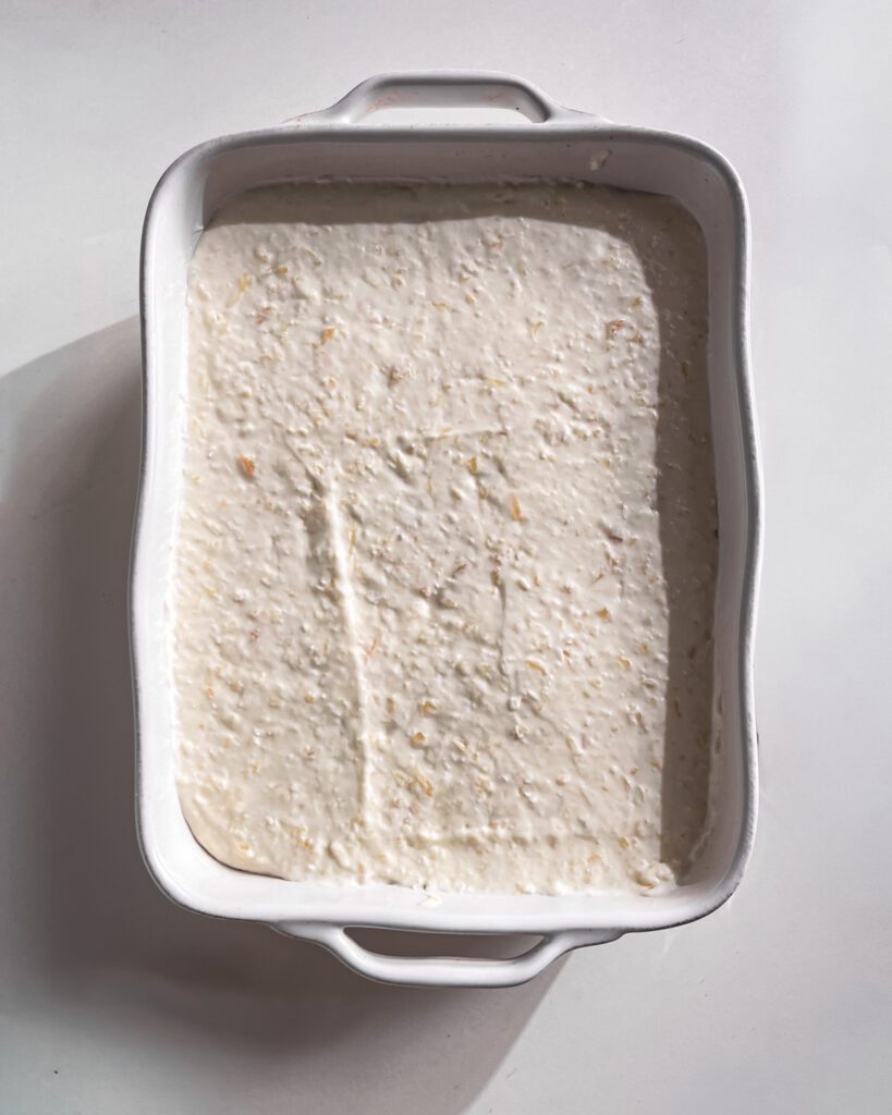 Smoothing the pudding layer with an offset spatula