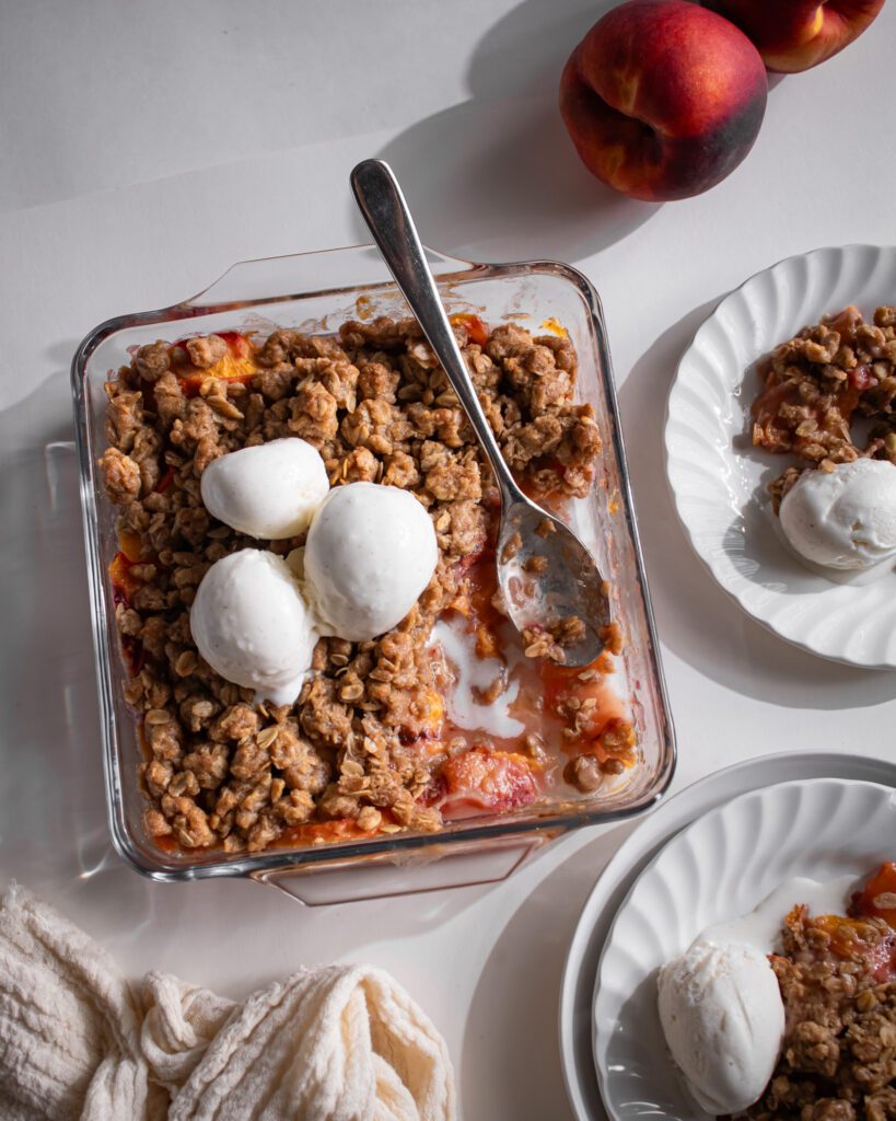 Easy peach crumble with juicy peaches