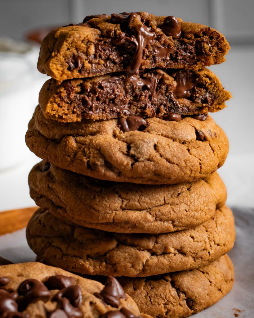 espresso chocolate chip-cookies close-up