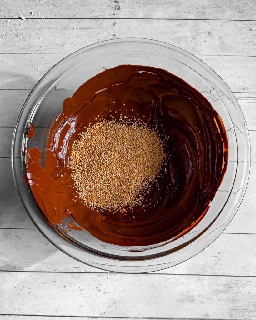 popped-quinoa melted chocolate