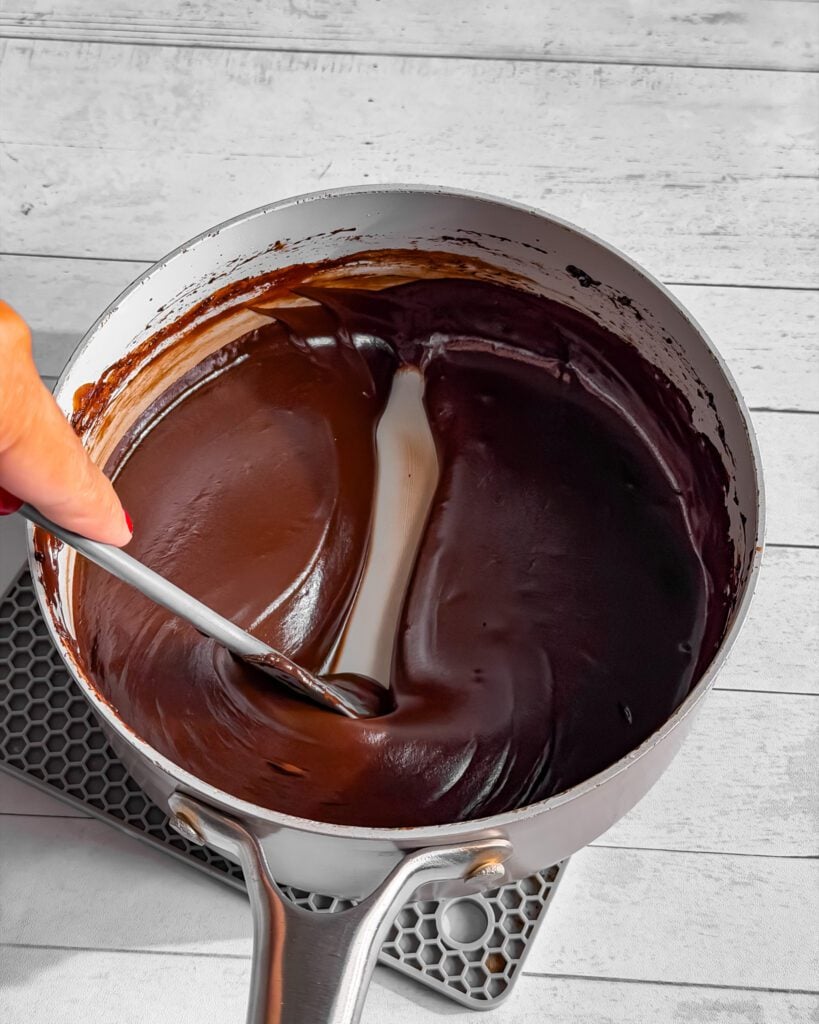 smooth-glossy-homemade-chocolate-fudge-sauce